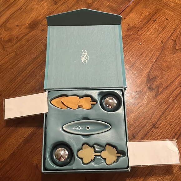 Avon SpaFinder Revitalizing set with 2 BaoDing Balls, incense leaves & holder - Picture 5 of 16